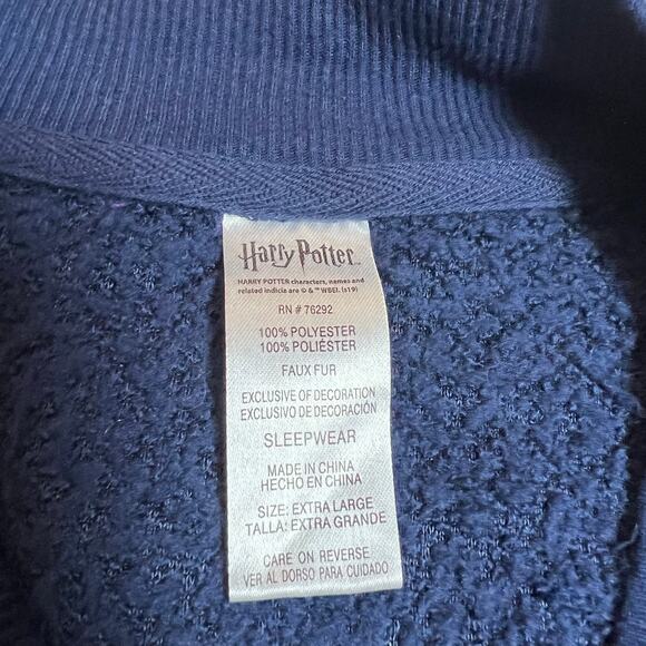 Harry Potter Crewneck Hogwarts Fuzzy Fleece Sweater Size XL Sleepwear PJ Casual - Picture 6 of 8